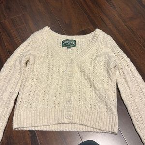 American Eagle Cream sweater, size XS, used once, good condition.